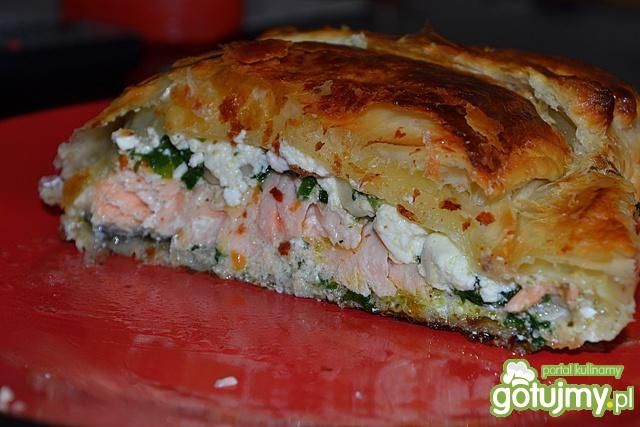 Łosoś w cieście francuskim