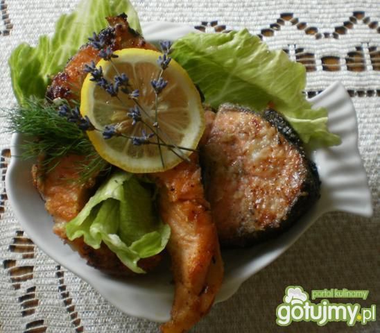 Łosoś w lawendowej marynacie Łosoś w lawendowej marynacie