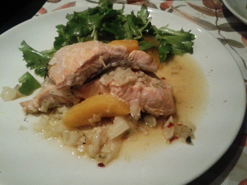 Łosoś w papilotach z koprem włoskim i pomarańczami