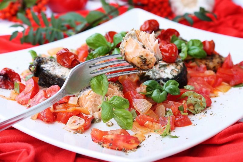 Łosoś w pomidorach