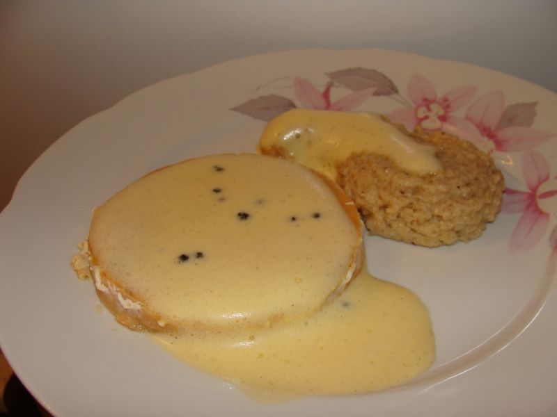 Łosoś w sosie holenderskim z puree z kalafiora  Łosoś w sosie holenderskim z puree z kalafiora