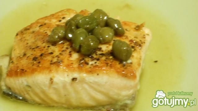 Łosoś w sosie maślano-winnym Łosoś w sosie maślano-winnym