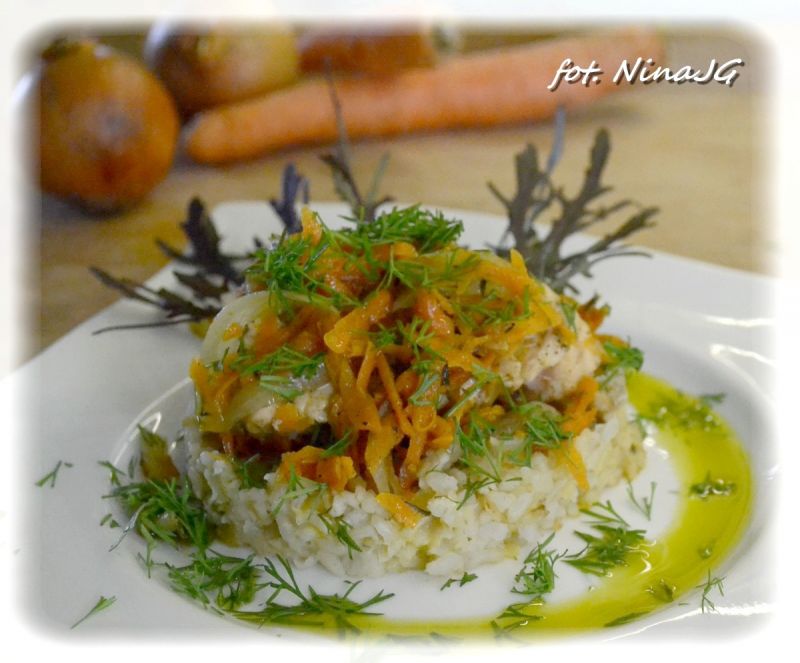 Łosoś w warzywach na kaszy owsianej Łosoś w warzywach na kaszy owsianej