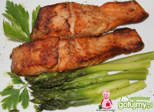 Łosoś w zielonym chili i szparagami :