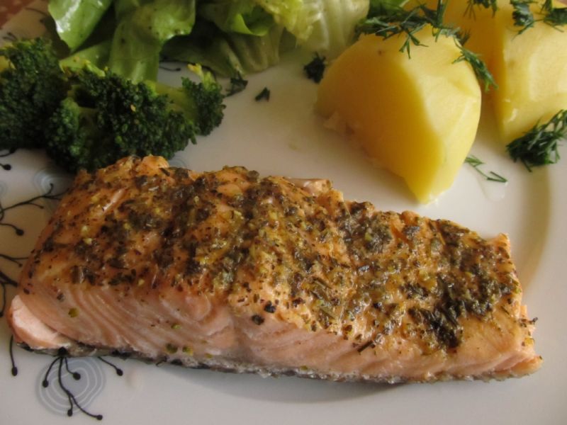 Łosoś w ziołach prowansalskich na parze