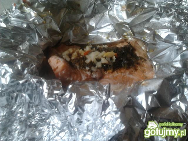 Łosoś z czosnkiem i pietruszką  Łosoś z czosnkiem i pietruszką