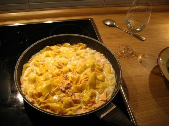 Łosoś z makaronem na śmietanie Łosoś z makaronem na śmietanie