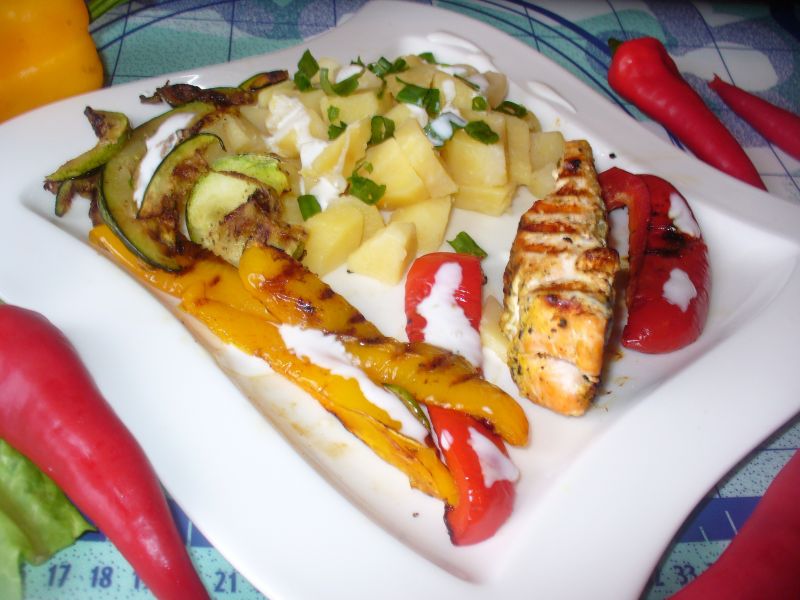 Łosoś z papryką grillowany Łosoś z papryką grillowany