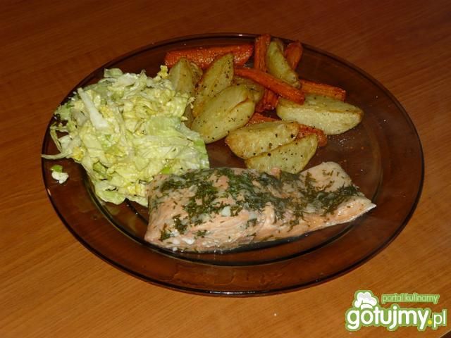 Łosoś z pieczonymi warzywami Łosoś z pieczonymi warzywami