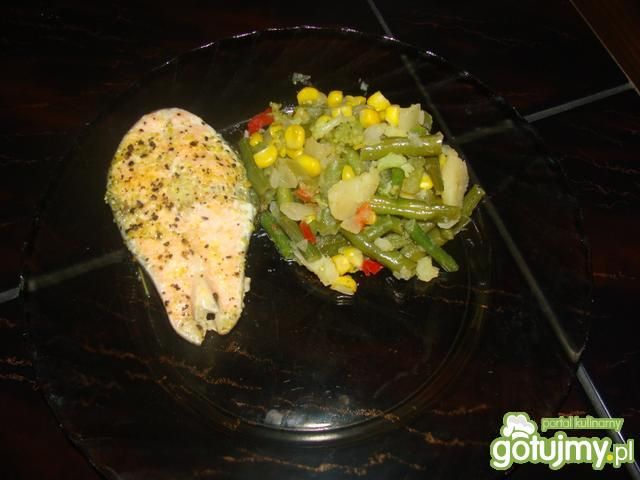 Łosoś z pieprzem cytrynowym. Łosoś z pieprzem cytrynowym.