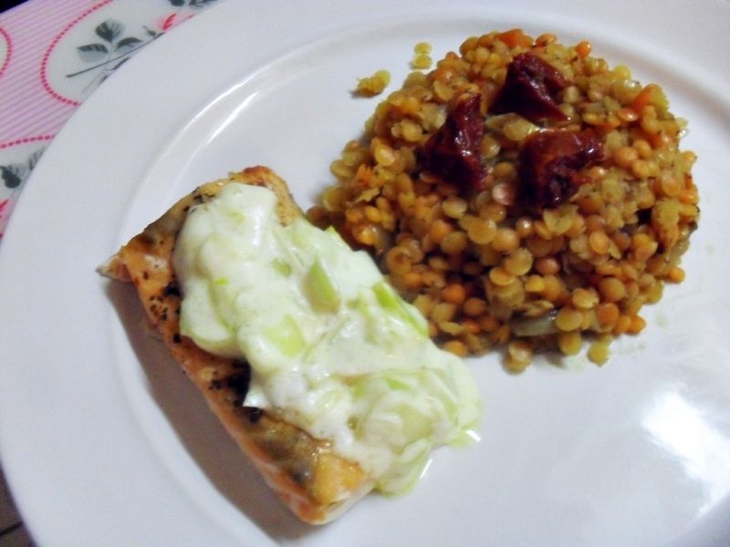 Łosoś z soczewicą w sosie porowym Łosoś z soczewicą w sosie porowym