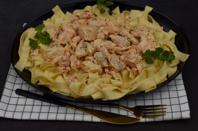 Łosoś z tagliatelle w sosie z mascarpone Łosoś z tagliatelle w sosie z mascarpone
