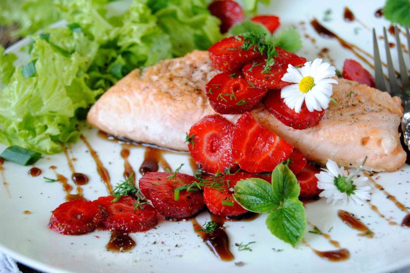 Łosoś z truskawkami  Łosoś z truskawkami