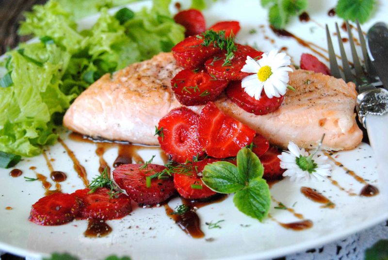 Łosoś z truskawkami  Łosoś z truskawkami