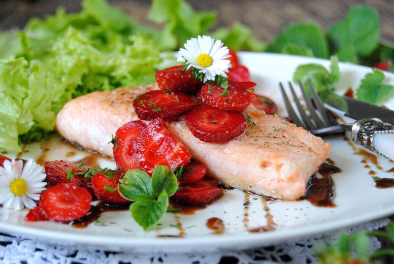 Łosoś z truskawkami  Łosoś z truskawkami