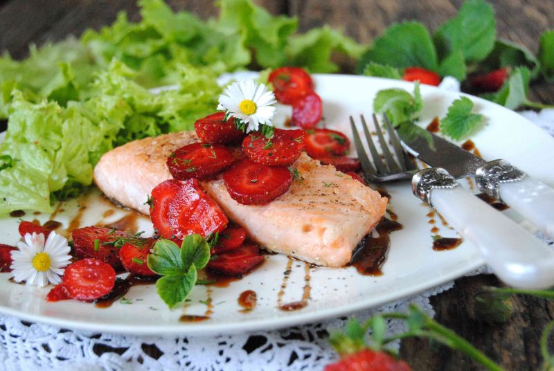 Łosoś z truskawkami  Łosoś z truskawkami