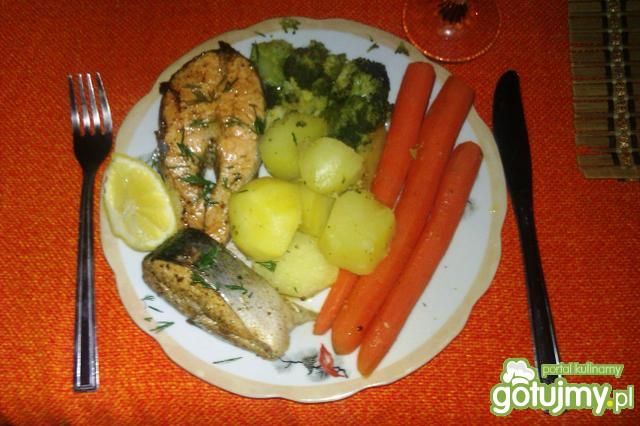 Łosoś z warzywami na parze Łosoś z warzywami na parze