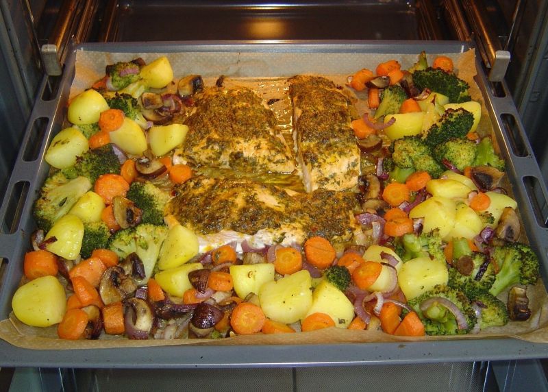 Łosoś z warzywami w sosie musztardowo - cytrynowym