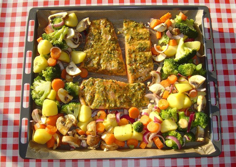 Łosoś z warzywami w sosie musztardowo - cytrynowym