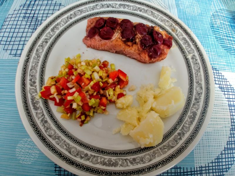 Łosoś z wiśniami Łosoś z wiśniami