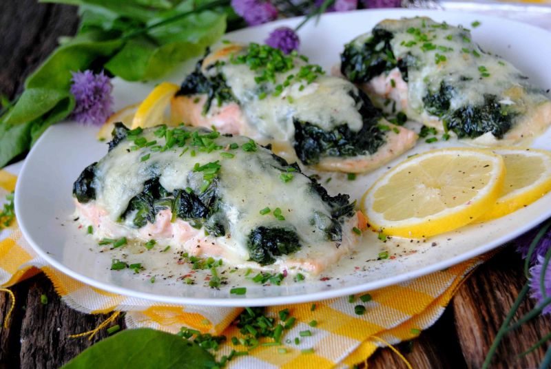 Łosoś ze szpinakiem i mozzarellą