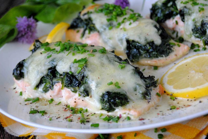 Łosoś ze szpinakiem i mozzarellą