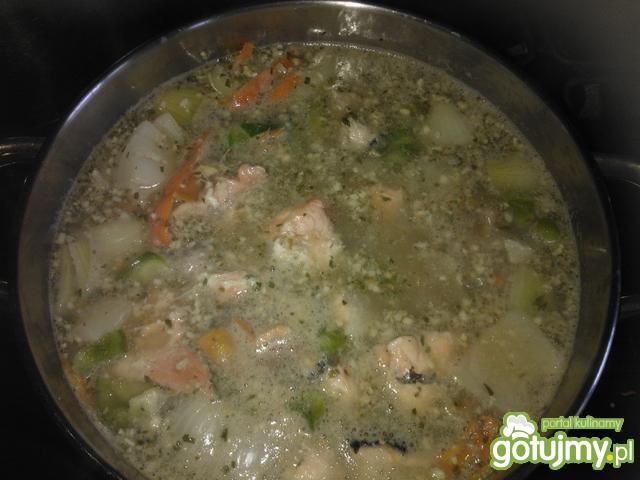Łososiowa zupa rybna