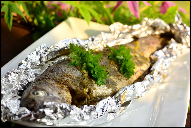 Lubczykowy pstrąg z grilla