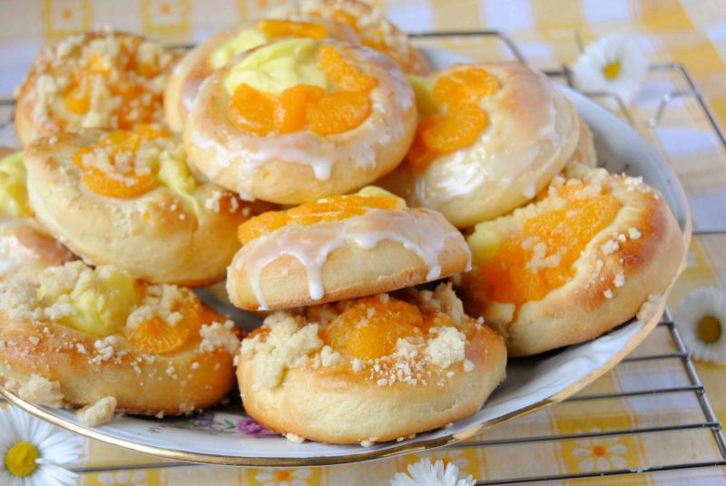 Lukrowane drożdżówki z mandarynkami