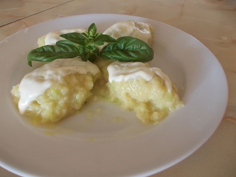 Łyszczaki z cukinii polane sosem