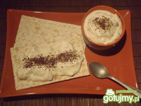 Maca z serkiem bananowym