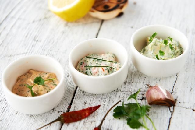 Majonez w 3 ziołowych wariacjach Majonez w 3 ziołowych wariacjach