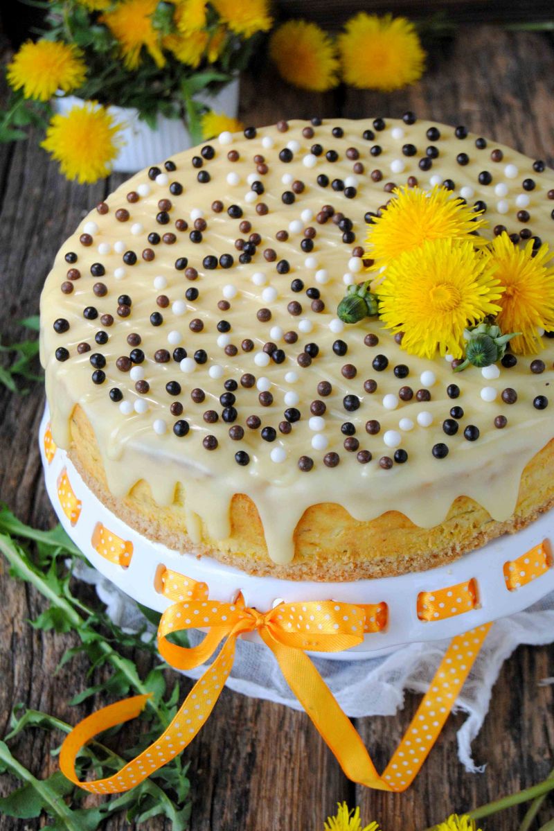 Majowy sernik z mniszkiem lekarskim 