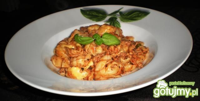 Makaron a'la bolognese z bazylią Makaron a'la bolognese z bazylią