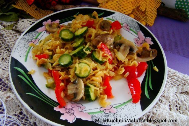 Makaron chiński z mini cukinią  