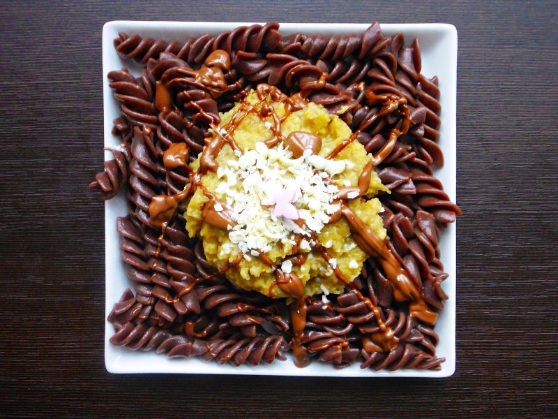 Makaron czekoladowy z musem bananowo-dyniowym