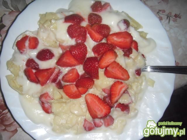 Makaron domowy z truskawkami