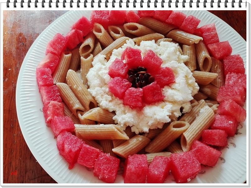 Makaron Eli z białym serem i soczystym arbuzem