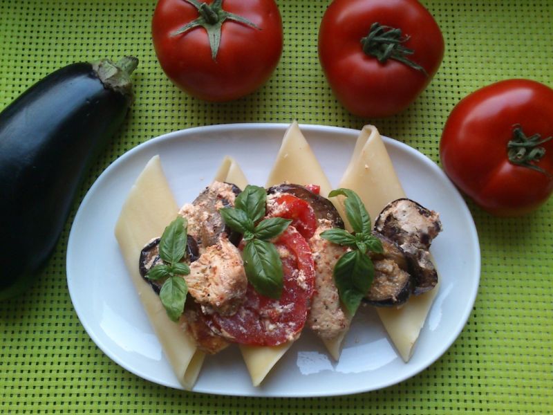 Makaron gigant z warzywami i kurczakiem