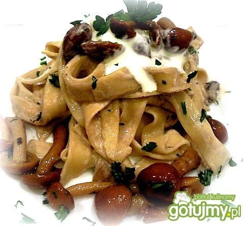 Makaron krajanka z sosem grzybowym Makaron krajanka z sosem grzybowym