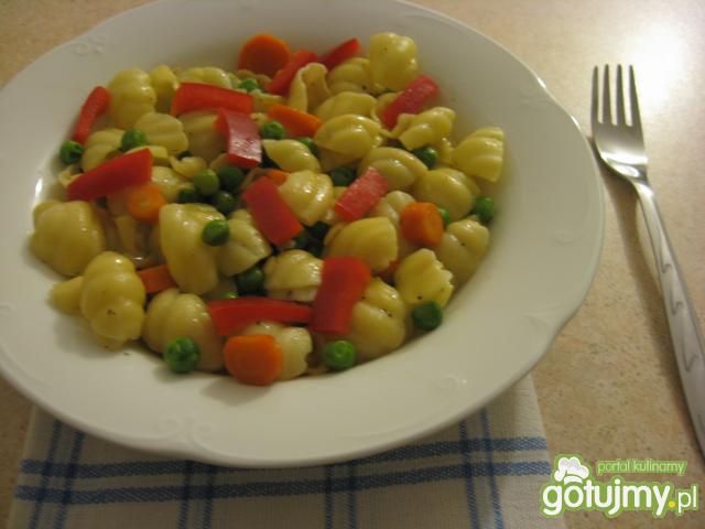 Makaron muszelki z papryką