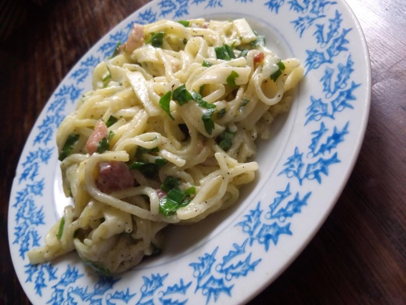 Makaron na boczku z ziołami