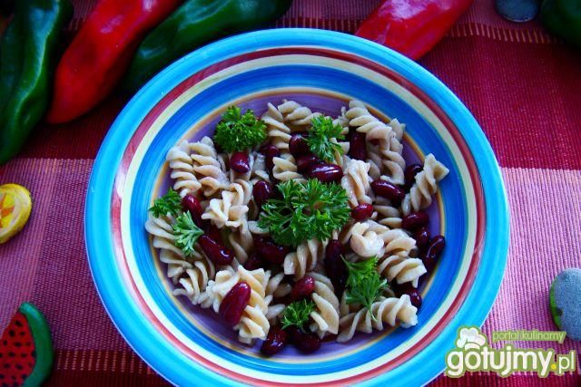Makaron na masełku z czerwoną fasolą  Makaron na masełku z czerwoną fasolą