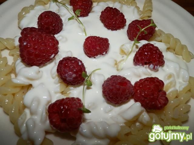 Makaron na słodko z malinami. Makaron na słodko z malinami.