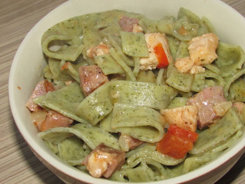 Makaron niedźwiedzi z dodatkami