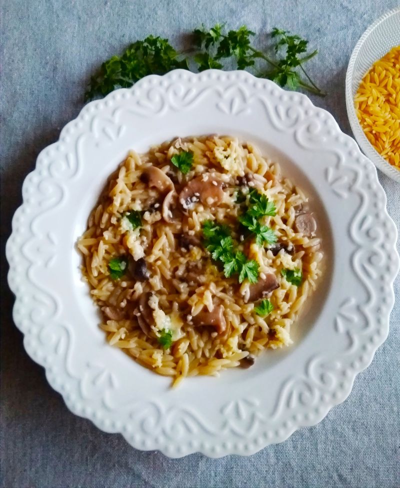 Makaron orzo z pieczarkami  Makaron orzo z pieczarkami