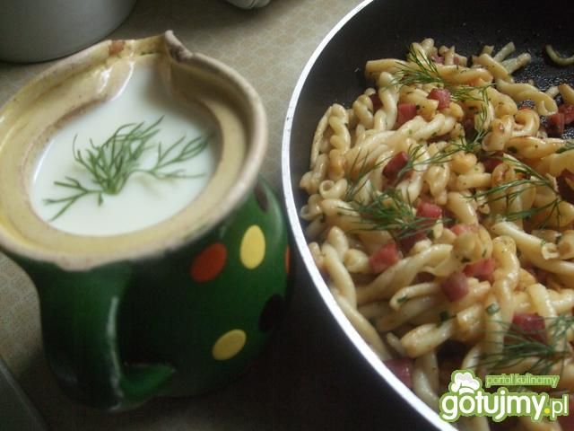 Makaron pachnacy wedzonka.