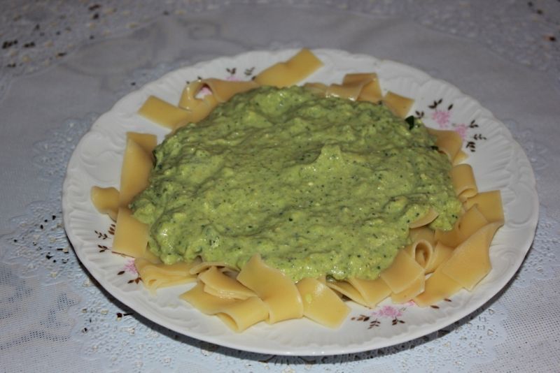 Makaron pappardelle z pastą brokułową Makaron pappardelle z pastą brokułową