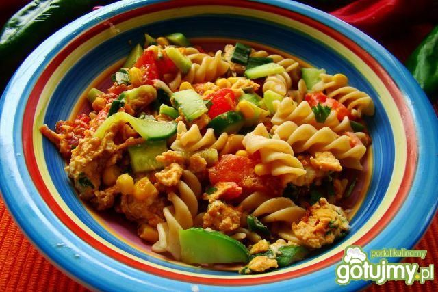 Makaron pełnoziarnisty z warzywami 