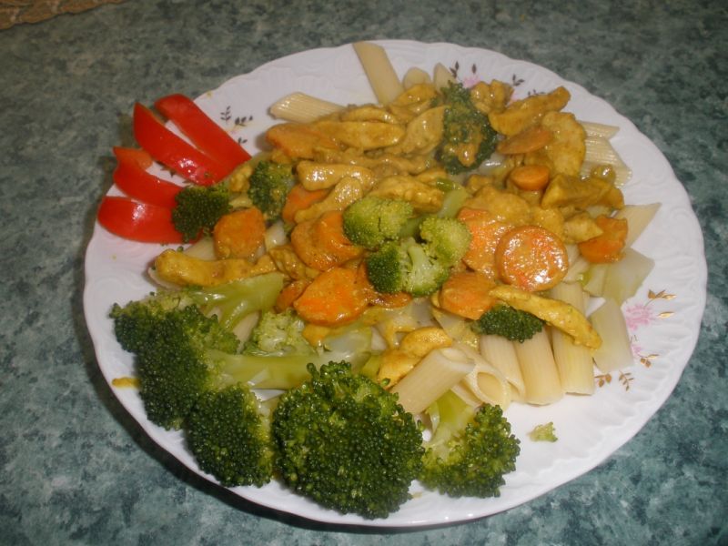 Makaron penne w curry  Makaron penne w curry